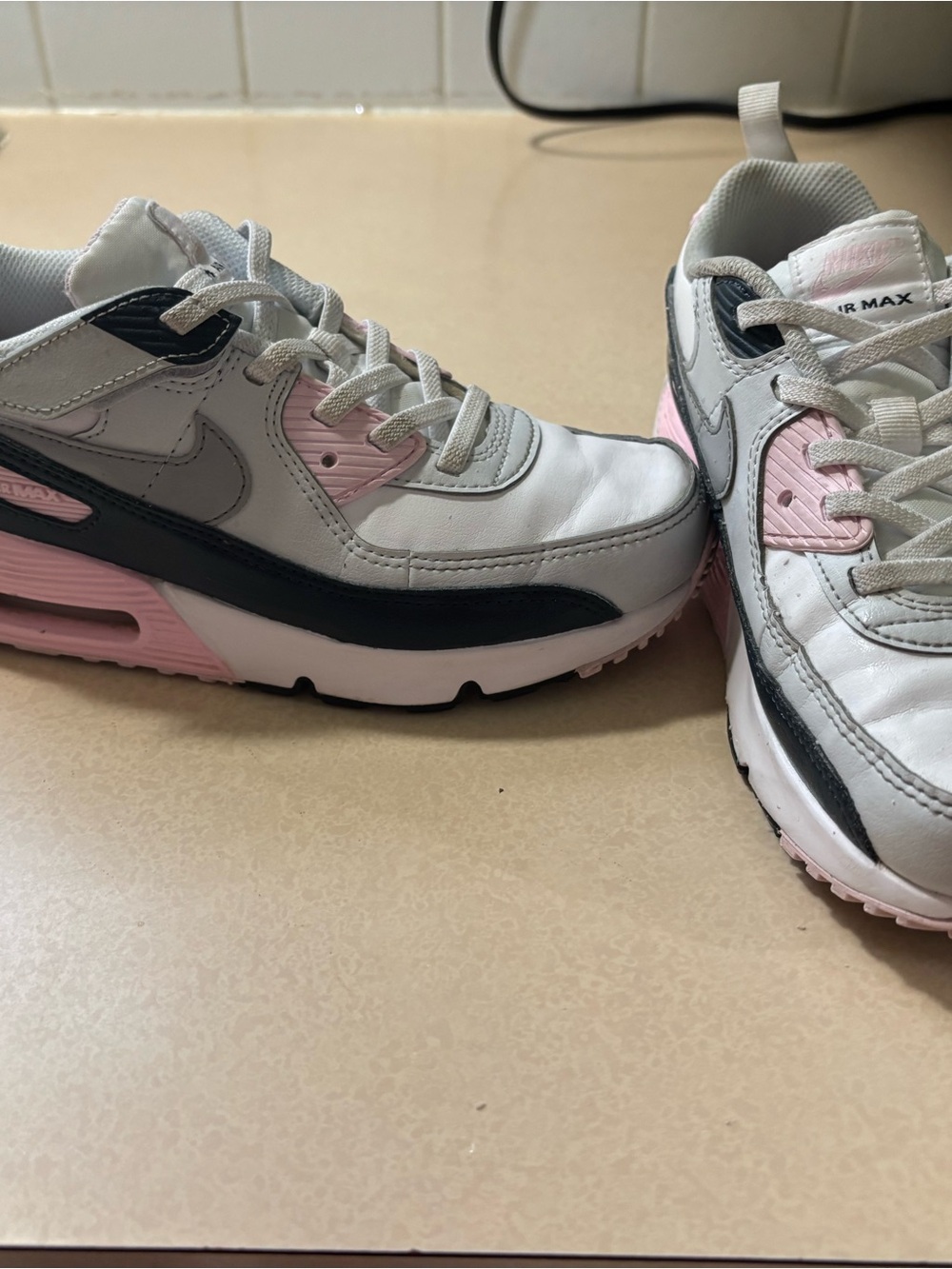 Girls Nike Air Max  Sneakers - Light Gray & Pink